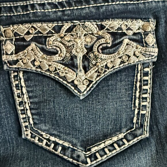  Love Indigo Women's 12 Ebroidered Studded Crop Jeans - Picture 7 of 8